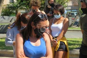 Protesta de los trabajadores del Paco Artiles y encuentro al aire libre con el alcalde en Arnao/TA.